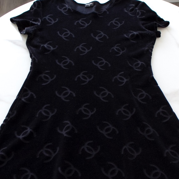 Iconic Chanel Vintage Spring 1996 Black CC Logo Velour 96P Mini Dress - Picture 4 of 16